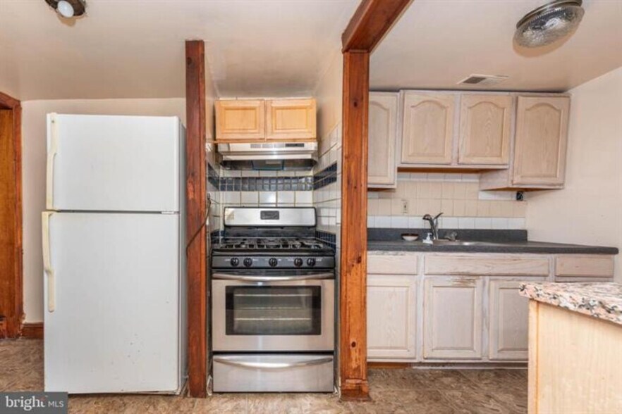 More Photos Of 212 W Saratoga St, Baltimore Storefront Retail Residential For Sale