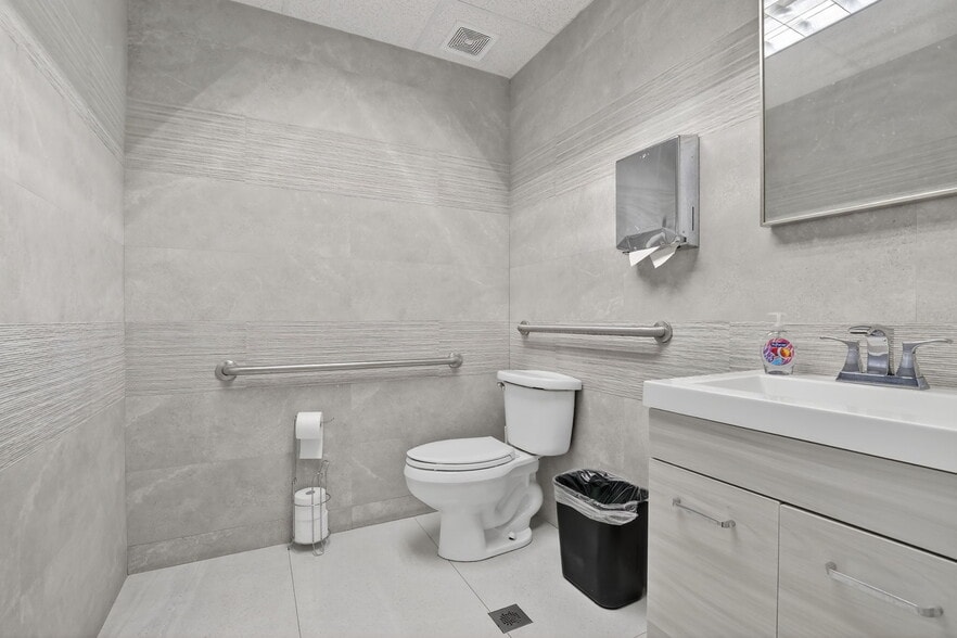 More Photos Of 1007 Shotgun Rd, Sunrise Office For Sale