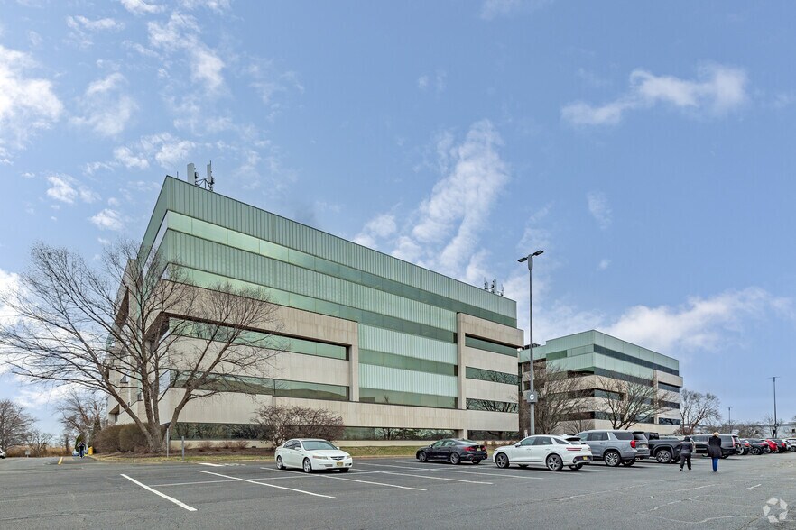 More Photos Of 125 Chubb Ave, Lyndhurst Office For Lease