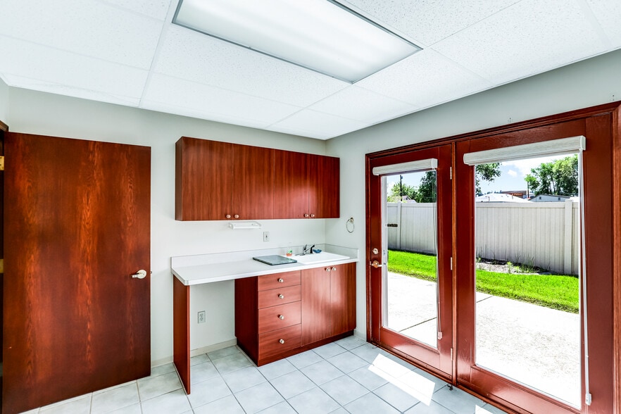 More Photos Of 9629 N Colfax Rd, Spokane Office For Sale