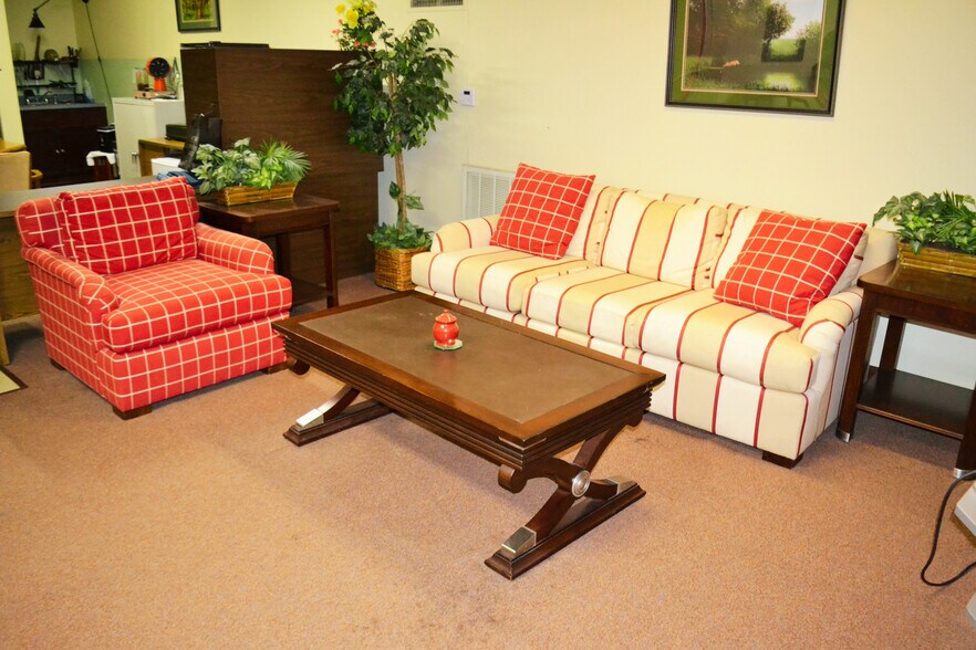 More Photos Of 10400 Shannon Hills Dr, Mabelvale Bank For Sale