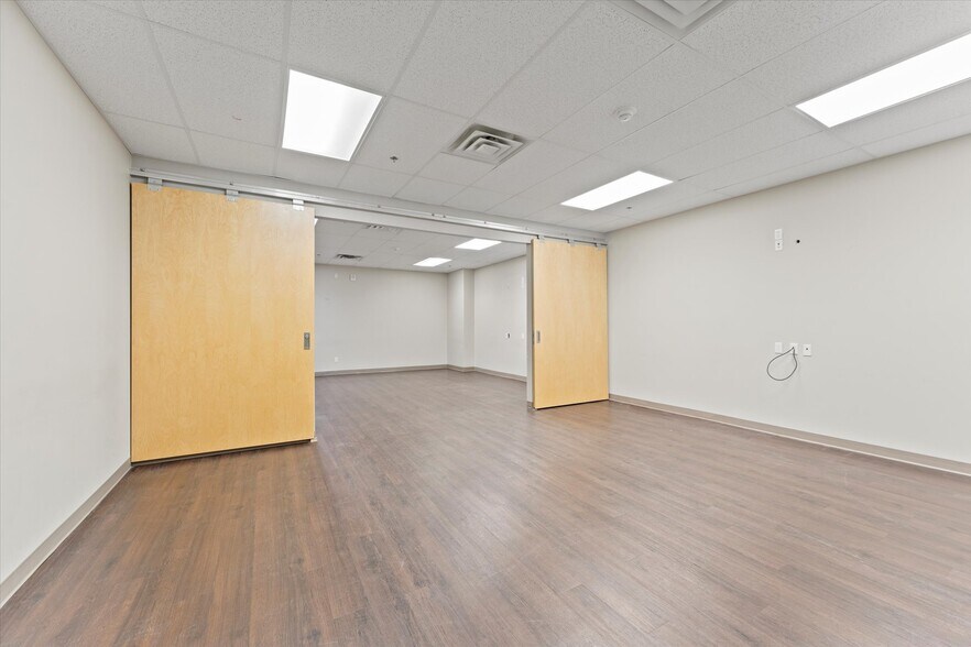 More Photos Of 736-744 Ouellette Av, Windsor Storefront For Sale