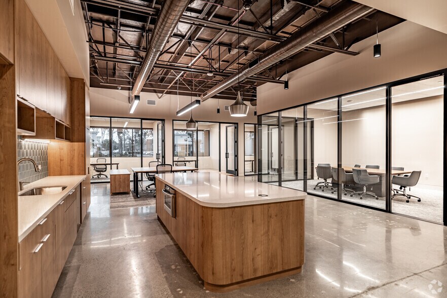 More Photos Of 200 E Baker St, Costa Mesa Loft Creative Space For Lease