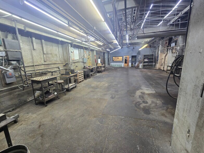 More Photos Of 224 Glenwood Ave, Bloomfield Warehouse For Lease