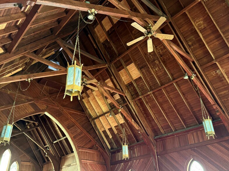 More Photos Of 18-20 E Pleasant St, Avon Park Religious Facility For Lease