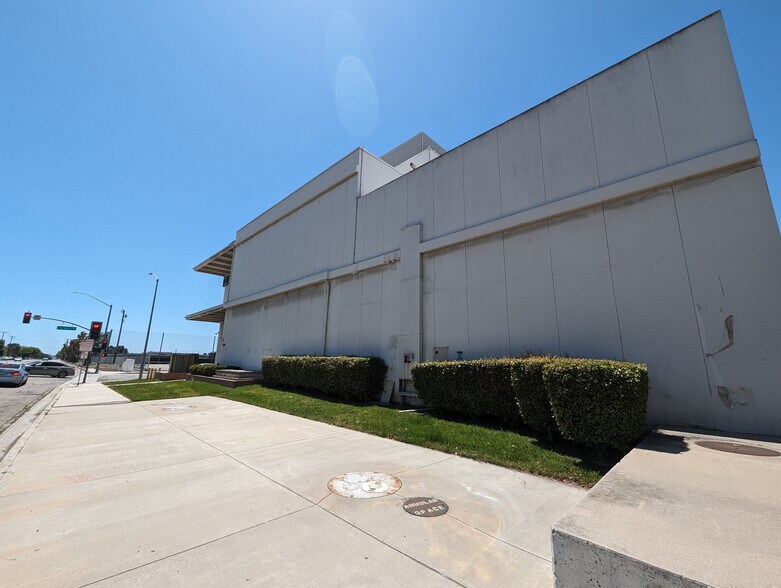More Photos Of 3965 Clark Ave, Long Beach Office For Sale
