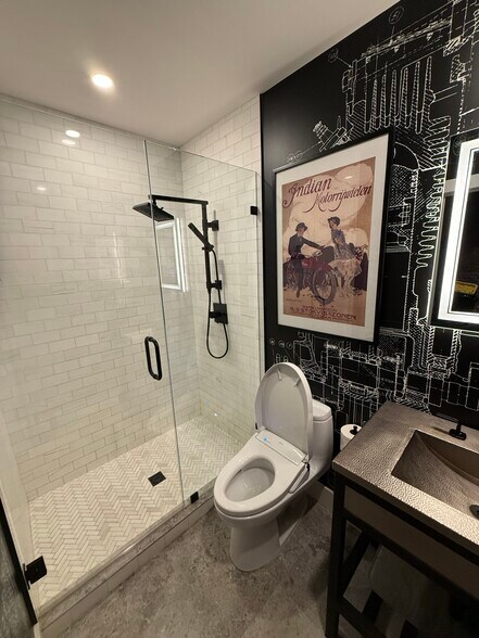 More Photos Of 1068-1090 6th Ave N, Naples Office For Sale