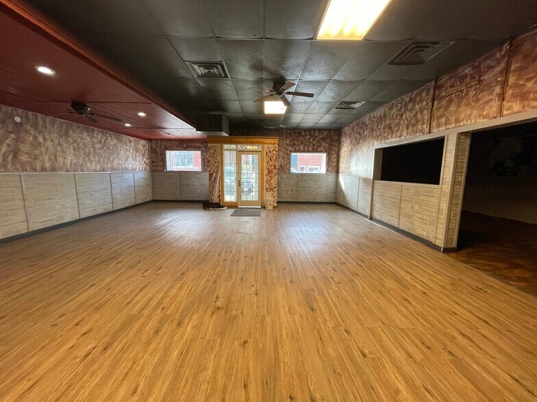 More Photos Of 105 W Main St, Elk Point Specialty For Sale