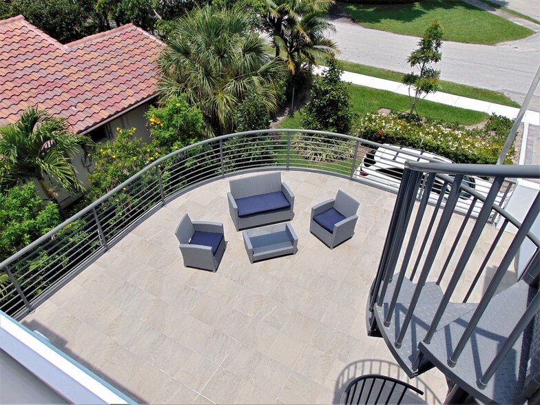 More Photos Of 226 Palm Ct, Delray Beach Medical For Sale