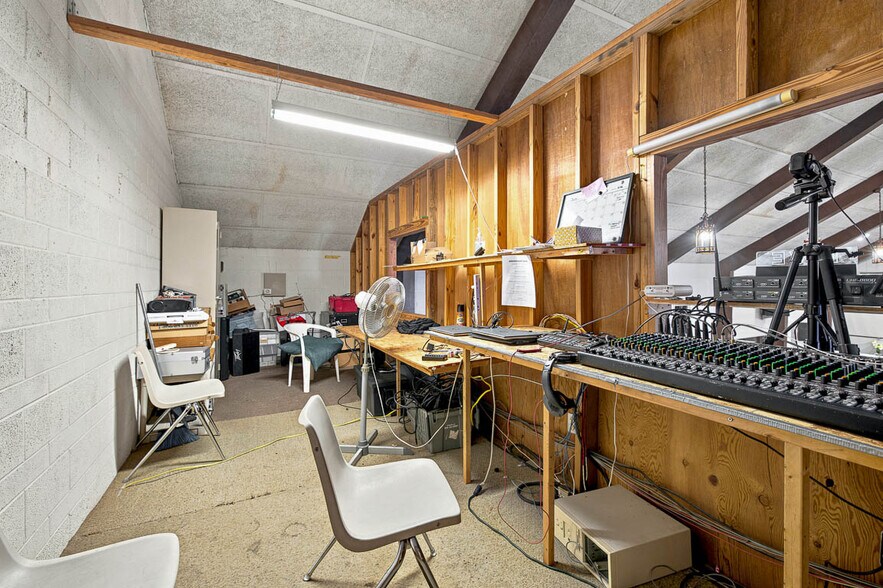 More Photos Of 2625 Reynolds St, Brunswick Flex For Sale