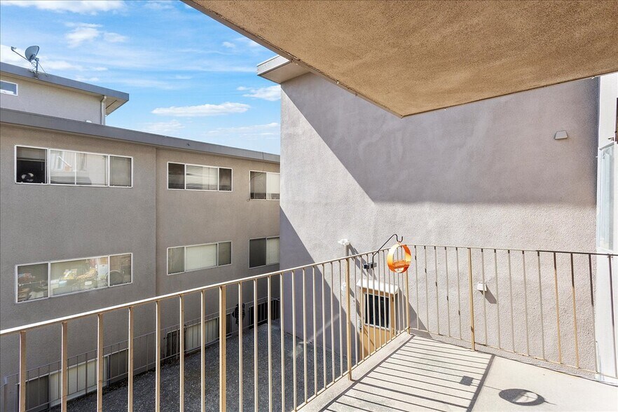 More Photos Of 561 Oakland Ave, Oakland Apartments For Sale