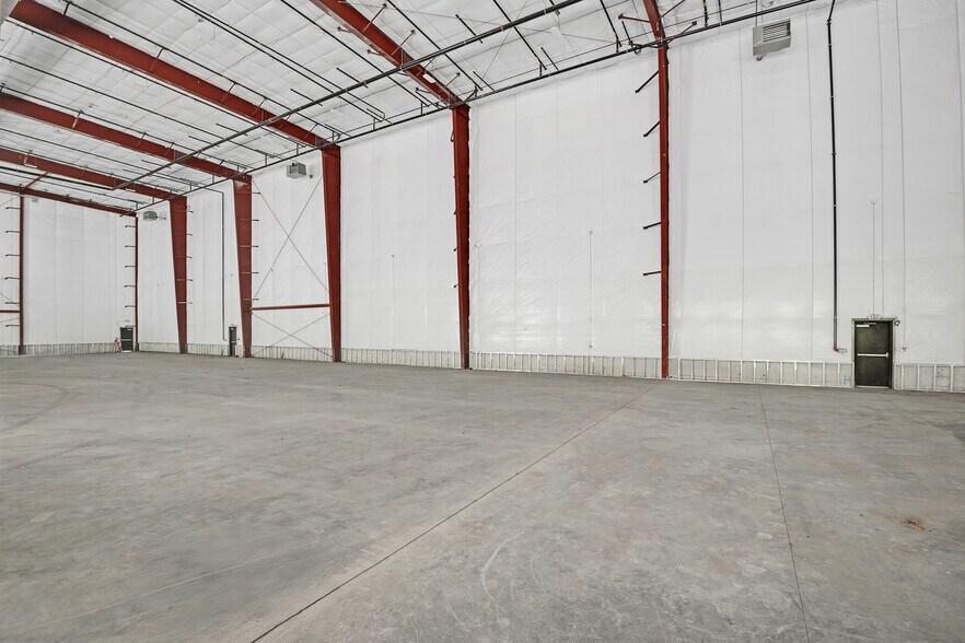 More Photos Of 1 Distribution Dr, Bloomingburg Warehouse For Lease