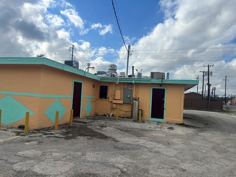 More Photos Of 93 Shasta Ave, San Antonio Restaurant For Sale
