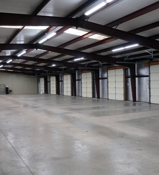 More Photos Of 150 Ayers Blvd, Belpre Light Distribution For Lease