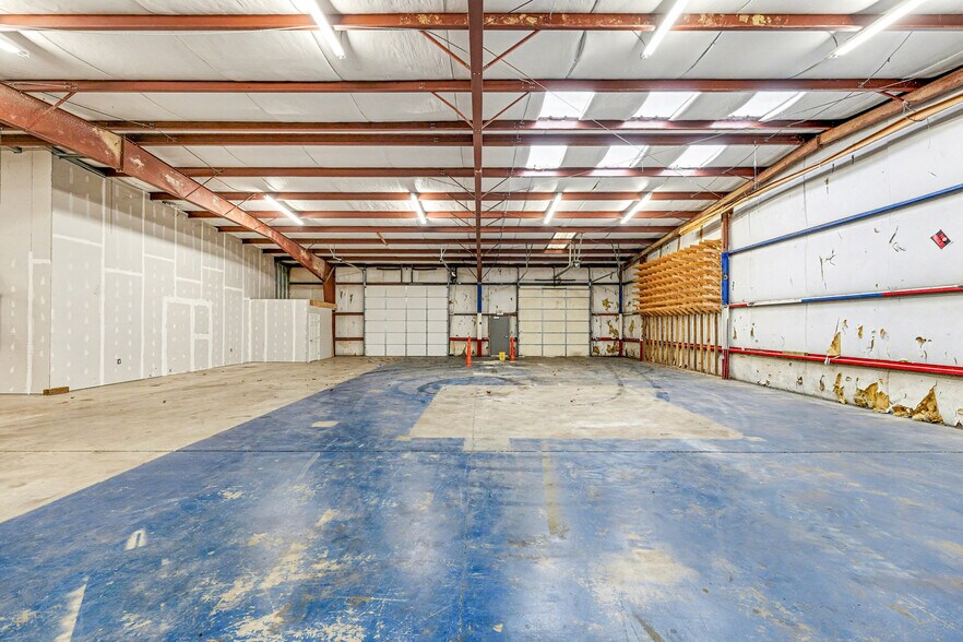 More Photos Of 670 Cambridge St, Fredericksburg Warehouse For Lease