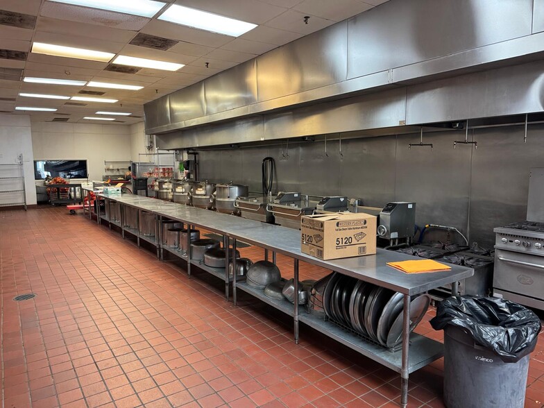 More Photos Of 7700 NW 37th Ave, Miami Manufacturing For Lease