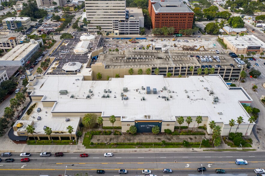 More Photos Of 1993 Main St, Sarasota General Retail For Sale