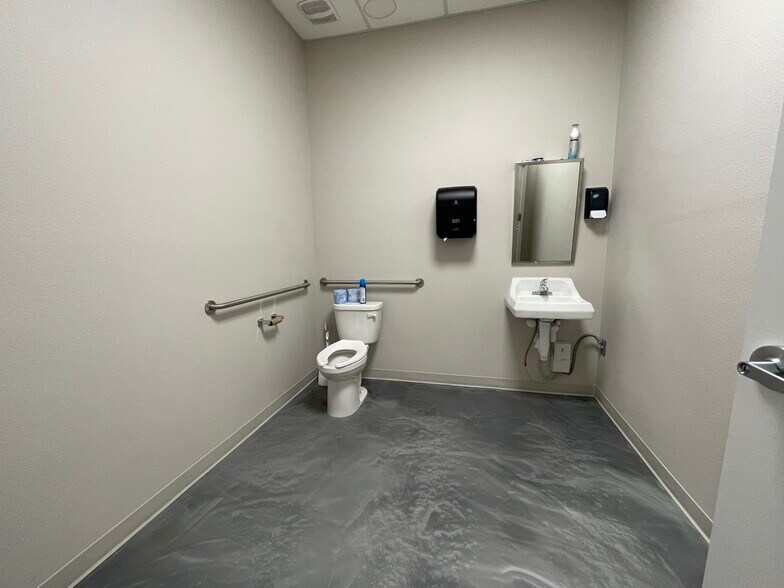 More Photos Of 4680 Lake Industrial Blvd, Tavares Warehouse For Sale