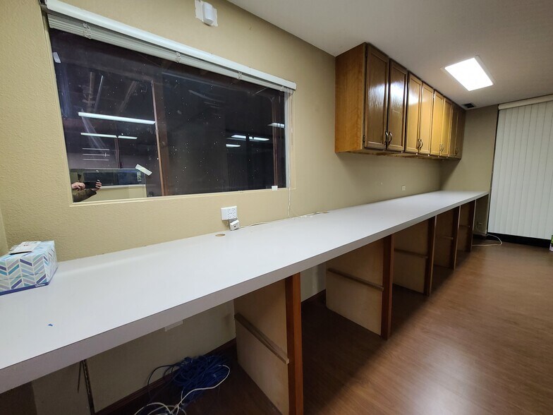 More Photos Of 430 N Canal St, South San Francisco Manufacturing For Sale