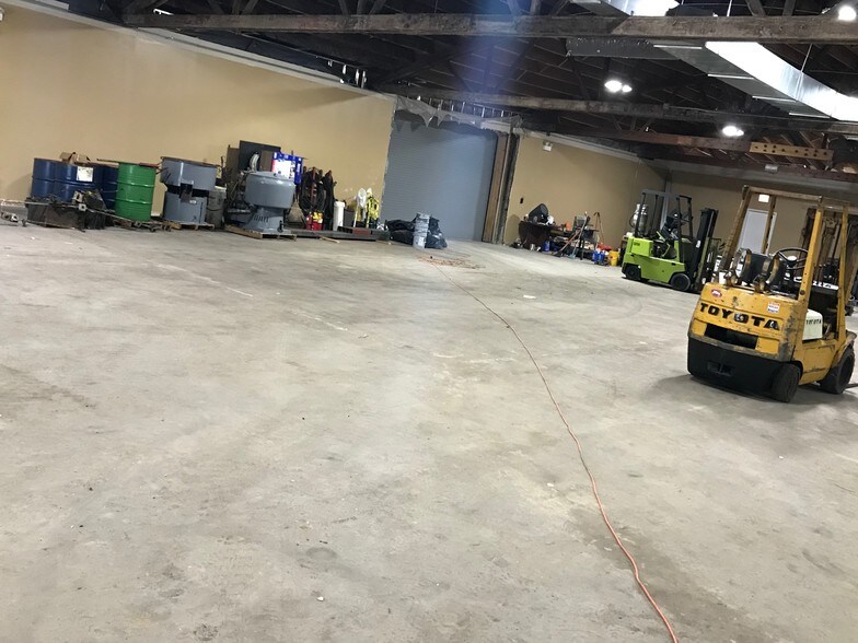 More Photos Of 4118 W Division St, Chicago Warehouse For Sale