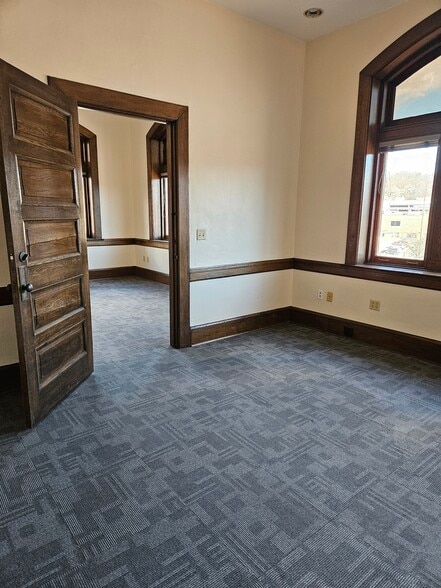 More Photos Of 17 Howard St, Cumberland Office For Lease