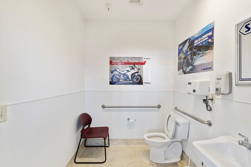 More Photos Of 111 Tennessee St, Vallejo Auto Dealership For Sale