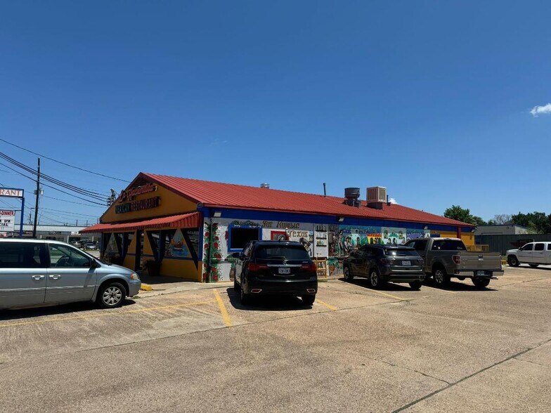 More Photos Of 1410 1st St E, Humble Restaurant For Sale