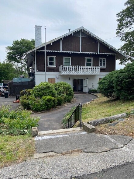 More Photos Of 416 Horace St, Bridgeport Office For Lease