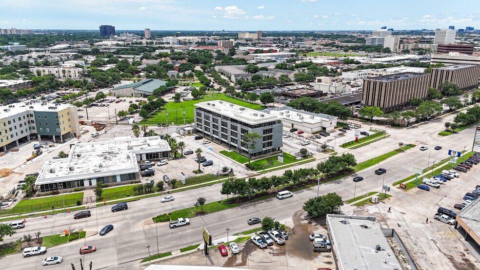 More Photos Of 6420 Hillcroft Ave, Houston Office Residential For Sale