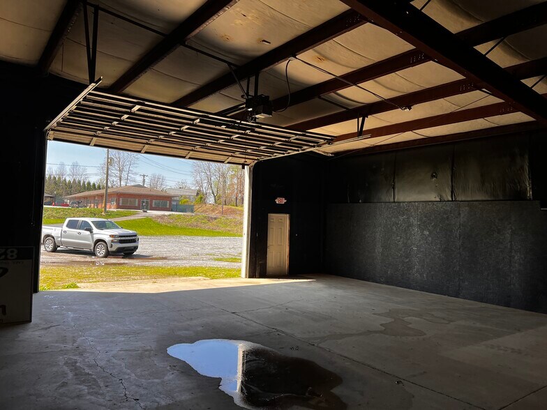 More Photos Of 614 S Grove St, Hendersonville Industrial For Sale