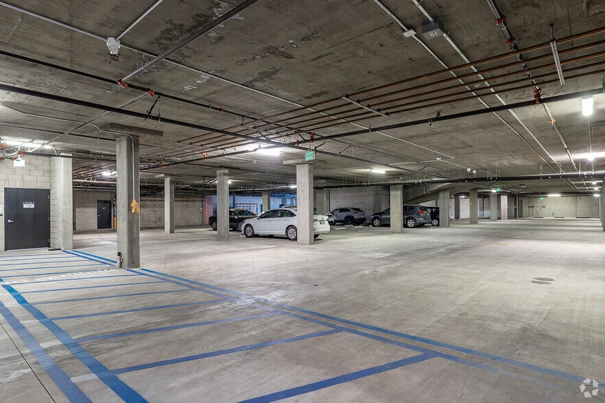 More Photos Of 13755-13811 Roscoe Blvd, Panorama City General Retail For Lease