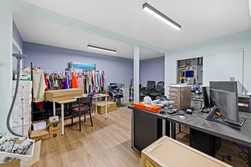 More Photos Of 151 W 33rd St, Los Angeles Warehouse For Sale