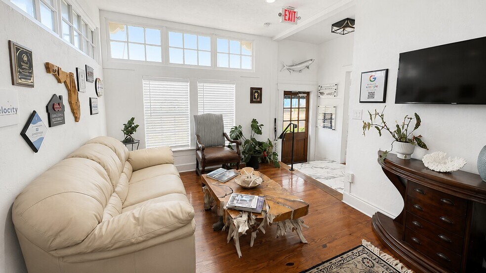 More Photos Of 7024 Central Ave, Saint Petersburg Medical For Lease