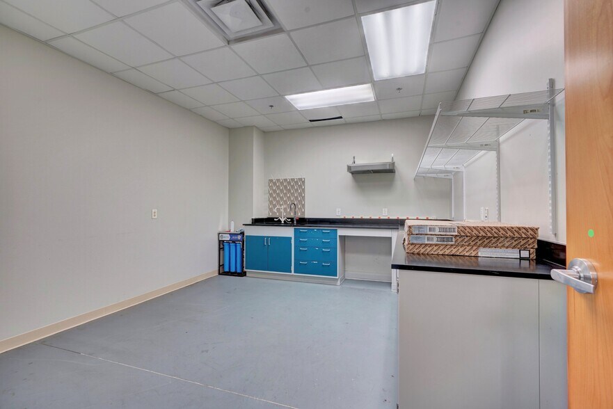 More Photos Of 2371 Wilroy Rd, Suffolk Flex For Sale