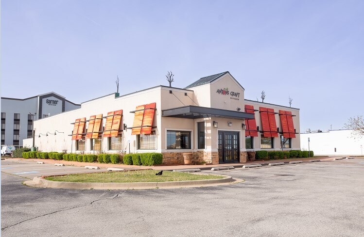 More Photos Of 2610 W Memorial Rd, Oklahoma City Restaurant For Sale