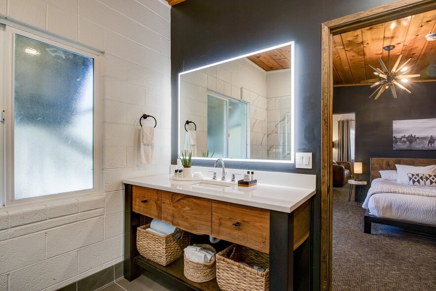 More Photos Of 13383 Sierra Way, Kernville Hotel For Sale