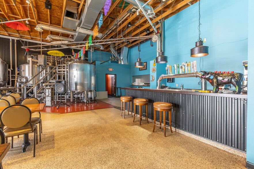 More Photos Of 415 N Benton Dr, Sauk Rapids Restaurant For Sale