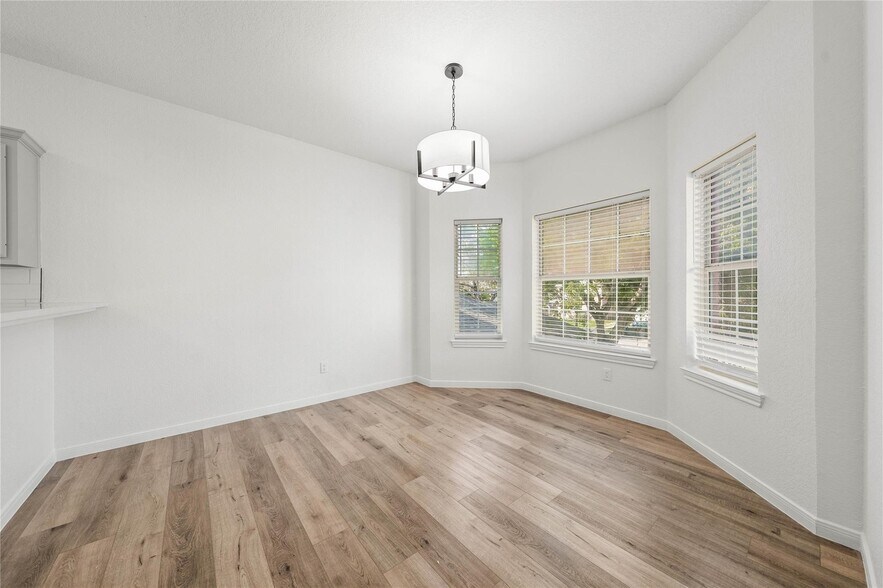 More Photos Of 1911 S 11th St, Waco Apartments For Sale