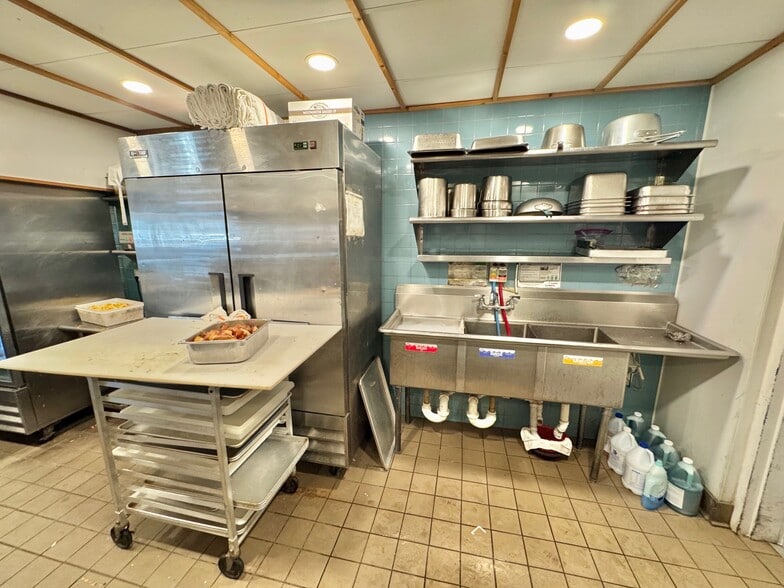 More Photos Of 4257 Austin Blvd, Island Park General Retail For Sale