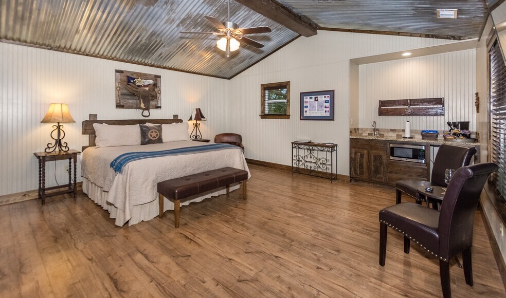 More Photos Of 10296 E US Highway 290, Fredericksburg Hospitality For Sale