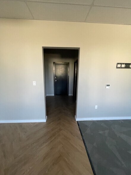 More Photos Of 1011 S Heatherwilde Blvd, Pflugerville Research And Development For Lease