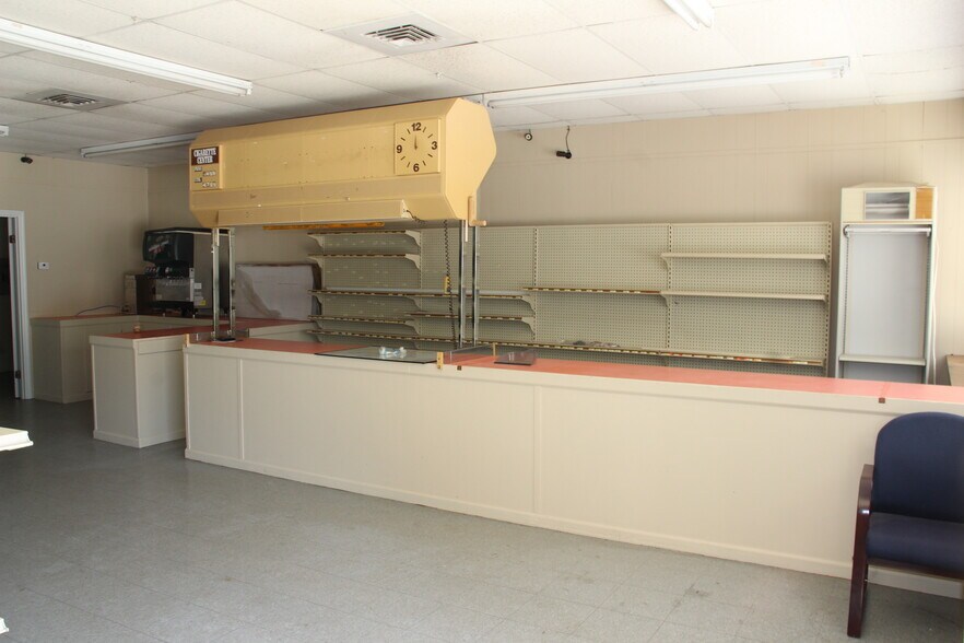 More Photos Of 6523 Harrietts Bluff Rd, Woodbine Freestanding For Sale