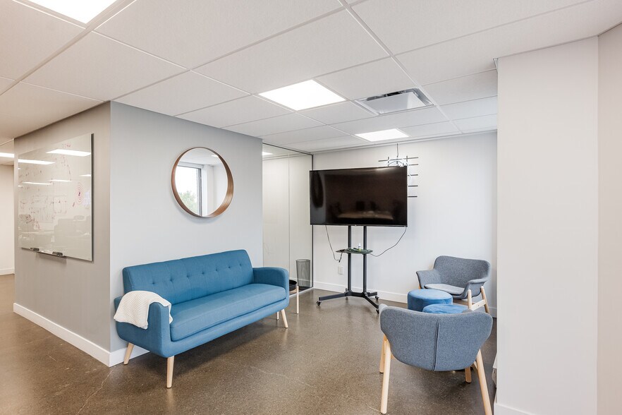 More Photos Of 531 Rue Sherbrooke E, Montréal Office For Sale