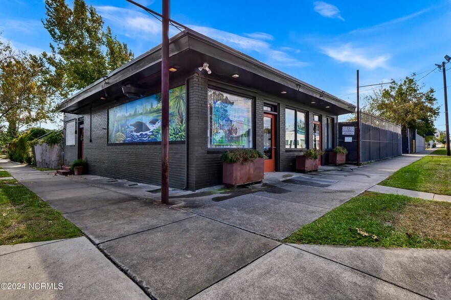 More Photos Of 1120 Princess St, Wilmington Storefront For Sale