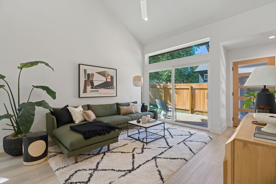 More Photos Of 1901 Albury Cv, Austin Specialty For Sale