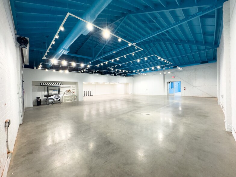 Primary Photo Of 915 Venice Blvd, Los Angeles Flex For Lease