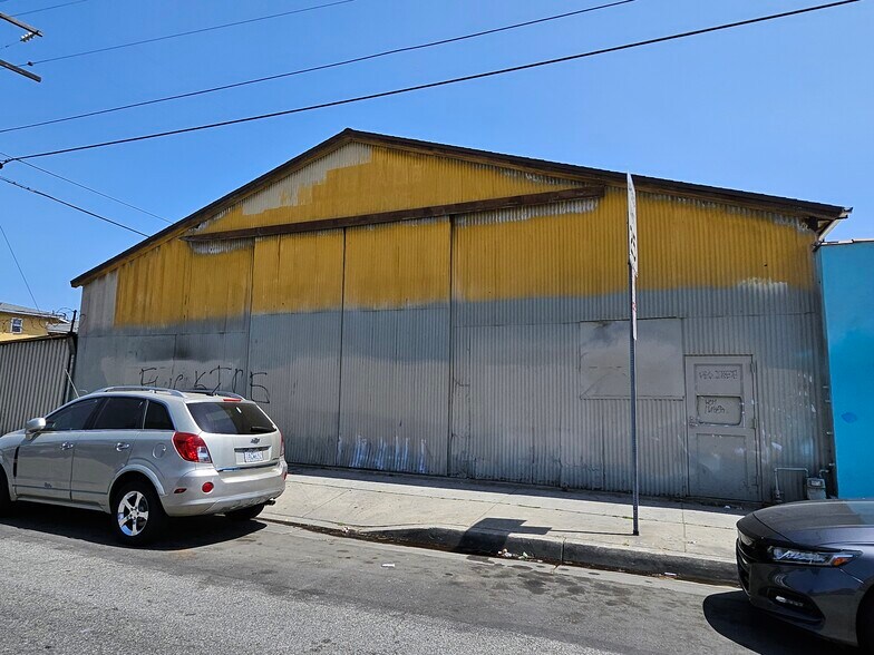 More Photos Of 10600-10624 Hawthorne Blvd, Lennox Bar For Lease