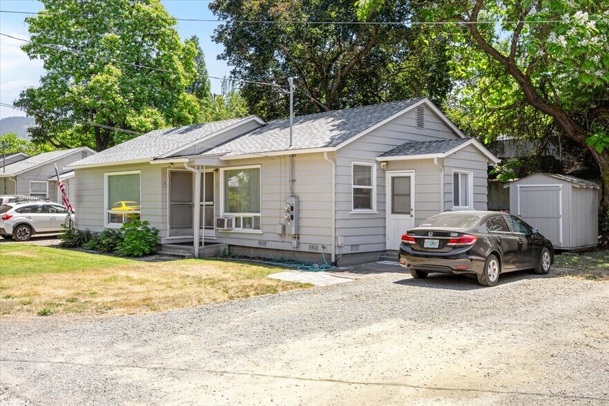 More Photos Of 307 Tussey Ln, Grants Pass Apartments For Sale