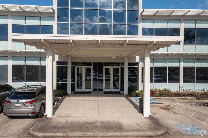 More Photos Of 17320 Red Oak Dr, Houston Medical For Lease