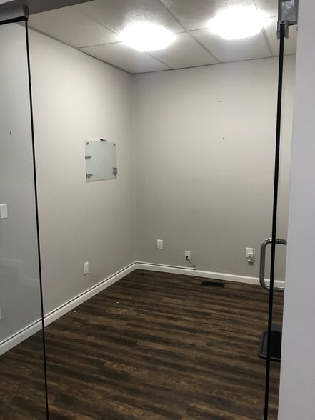 More Photos Of 1689 E Main St, Columbus Office Residential For Lease
